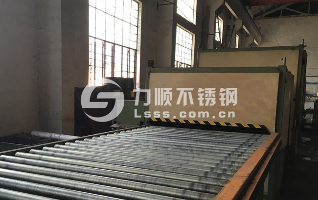 油磨拉丝抛光加工车间 - 无锡YP街机电子不锈钢公司